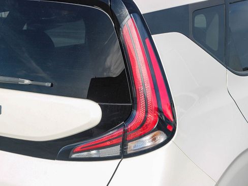 Used 2023 Kia Soul LX w/ Option Group 015 image 10