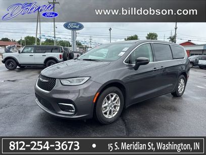 Used 2023 Chrysler Pacifica Touring-L