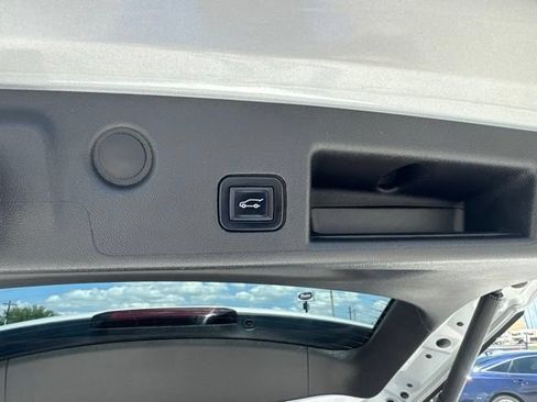 Used 2022 Chevrolet Equinox LT FWD image 22