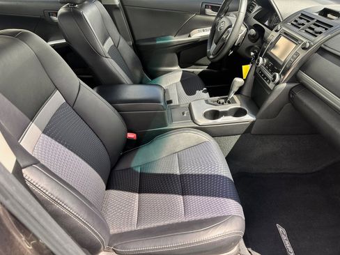 Used 2014 Toyota Camry SE image 9