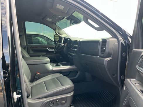 Used 2025 Chevrolet Silverado 3500 LTZ w/ LTZ Convenience Package AWD/4WD image 8