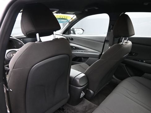 Certified 2025 Hyundai Elantra Sport image 22