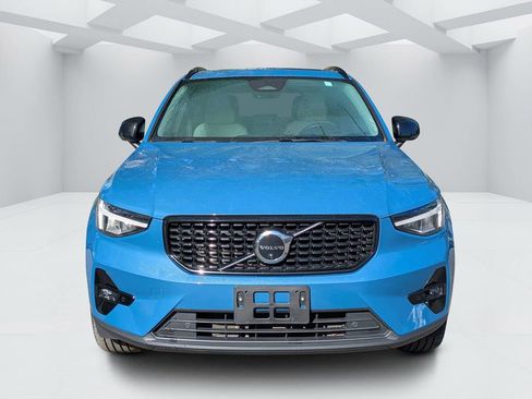 Certified 2023 Volvo XC40 B5 Plus w/ Driver Assist Package AWD/4WD image 8