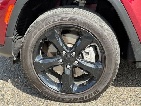 Used 2024 Jeep Grand Cherokee L Altitude AWD/4WD image 46