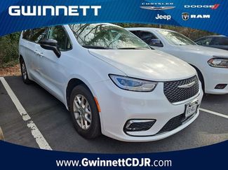 Used 2024 Chrysler Pacifica Touring-L video 1