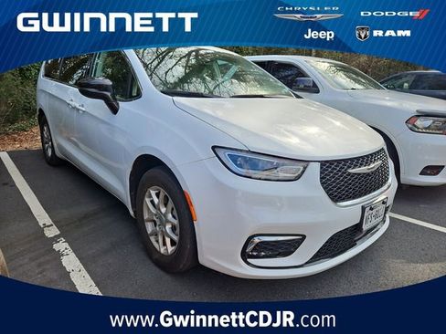 Used 2024 Chrysler Pacifica Touring-L image 1