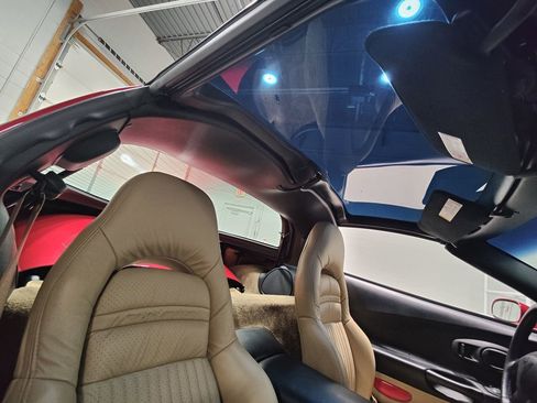 Used 2004 Chevrolet Corvette Coupe w/ Roof Package image 16