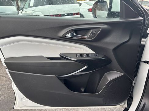 Used 2025 Chevrolet Trax LT FWD image 18