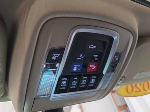 Used 2020 RAM 1500 Laramie AWD/4WD image 23