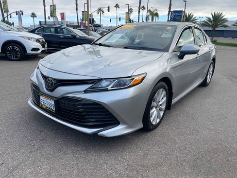 Used 2020 Toyota Camry LE image 7