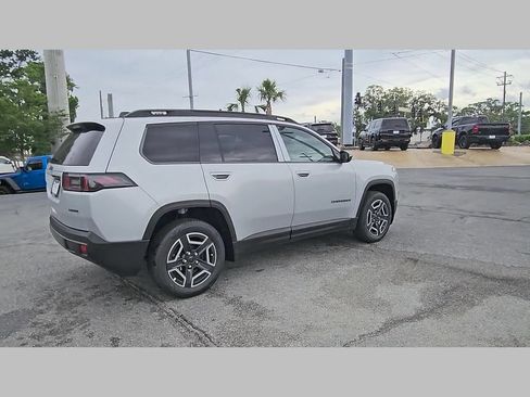 New 2026 Jeep Cherokee Laredo AWD/4WD image 32