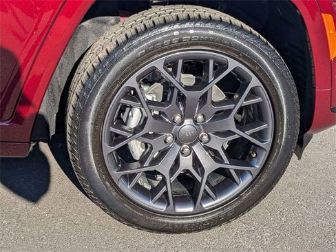 Used 2025 Jeep Grand Cherokee L Summit image 11