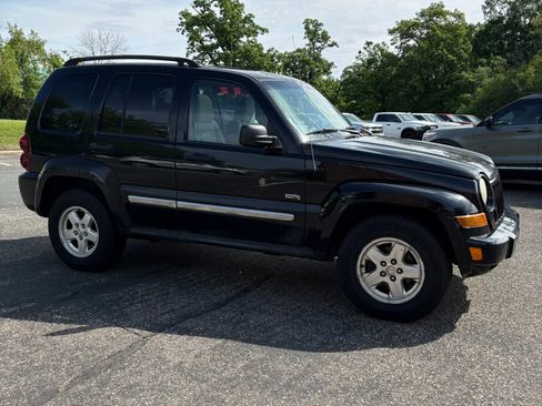 Used 2006 Jeep Liberty Sport AWD/4WD image 32