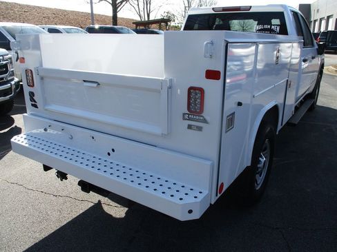 Used 2024 GMC Sierra 3500 Pro w/ Convenience Package image 4