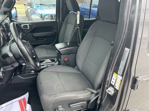 Used 2018 Jeep Wrangler Unlimited Sport S image 27