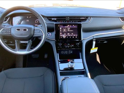 New 2025 Jeep Grand Cherokee Laredo X image 5