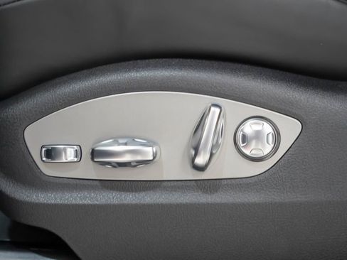 Used 2026 Porsche Macan AWD/4WD image 14