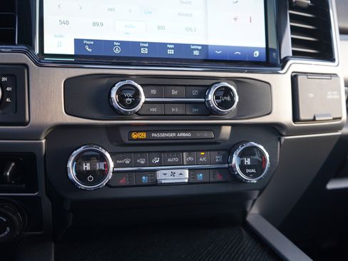 Used 2022 Ford F350 Platinum w/ FX4 Off-Road Package image 21