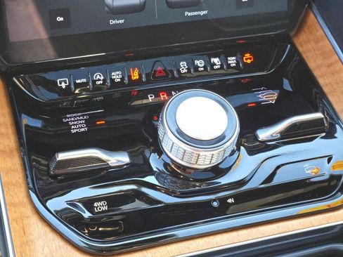 Certified 2024 Jeep Grand Wagoneer L Series III image 29