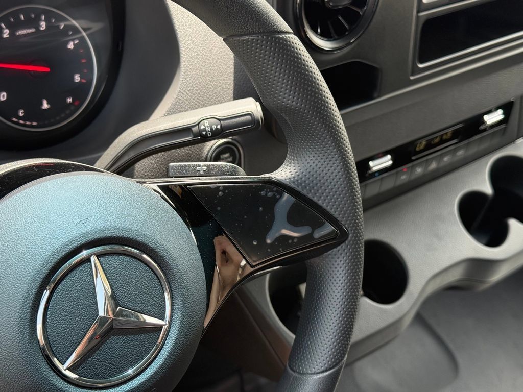 Used 2025 Mercedes-Benz Sprinter 2500 image 18