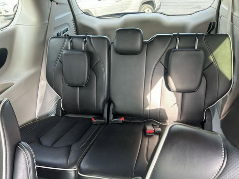 Used 2023 Chrysler Pacifica Limited w/ Uconnect Theater Family Group AWD/4WD image 11