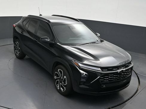 Used 2025 Chevrolet Trax RS w/ Driver Confidence Package FWD image 22