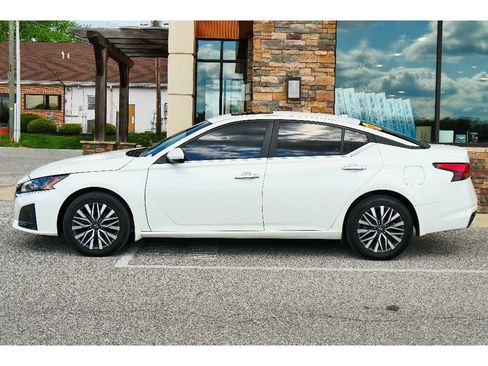 Used 2023 Nissan Altima 2.5 SV w/ SV Premium Package image 6