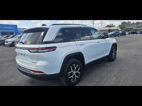 Used 2024 Jeep Grand Cherokee Limited image 3