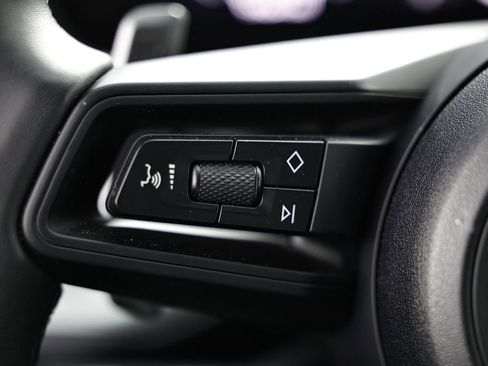 Certified 2025 Porsche Cayenne AWD/4WD image 35