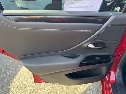 Used 2024 Lexus ES 350 w/ Accessory Package (Z1) image 36