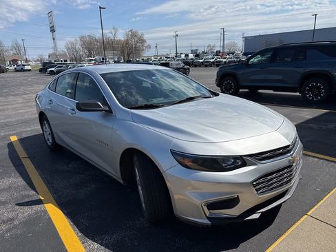 Used 2018 Chevrolet Malibu LS image 4