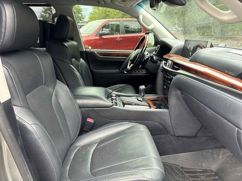 Used 2017 Lexus LX 570 4WD w/ Luxury Package image 27
