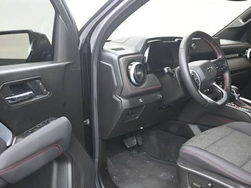 Used 2025 Chevrolet Colorado Z71 AWD/4WD image 10