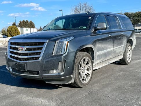 Used 2019 Cadillac Escalade ESV Luxury image 3