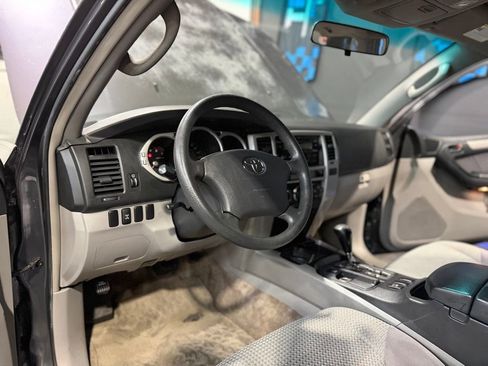 Used 2005 Toyota 4Runner SR5 AWD/4WD image 9