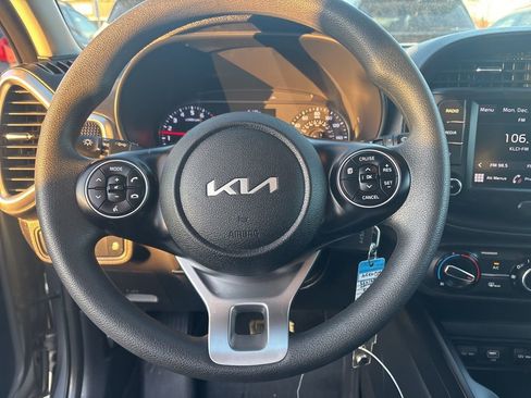 Used 2022 Kia Soul LX w/ Technology Package image 6