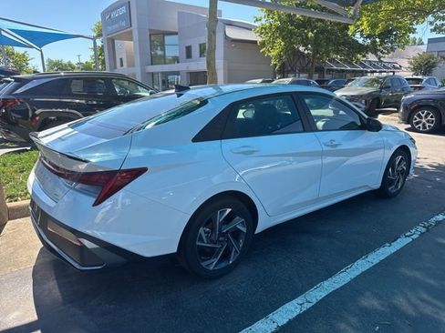 Used 2025 Hyundai Elantra SEL FWD image 9