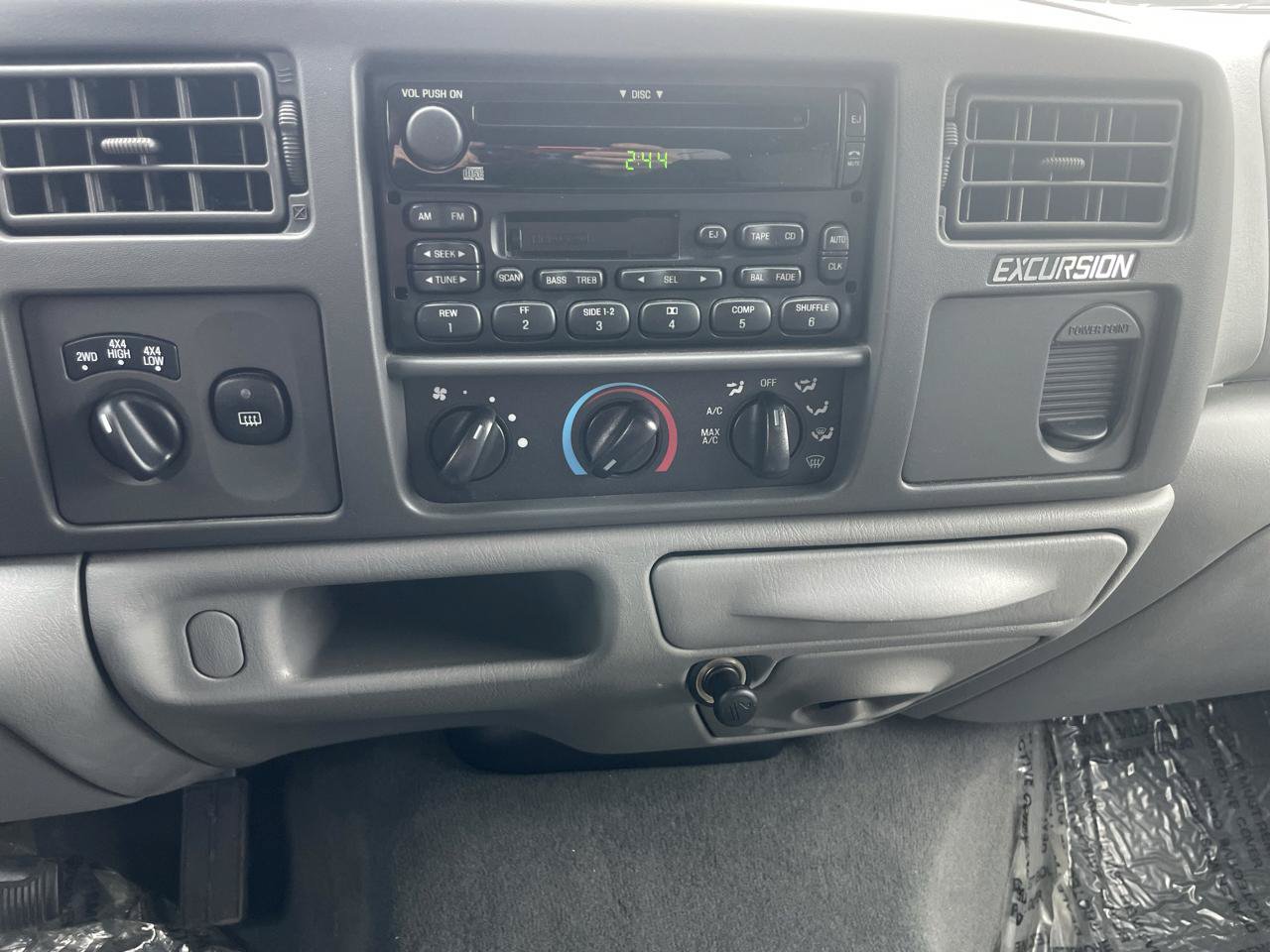 Used 2003 Ford Excursion XLT AWD/4WD image 13