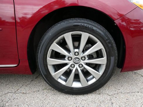Used 2017 Toyota Camry XLE w/ Moonroof Package FWD image 32