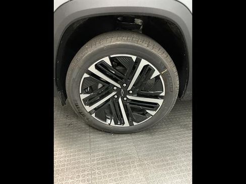 New 2027 Chevrolet Equinox RS w/ LPO, Floor Liner Package AWD/4WD image 36