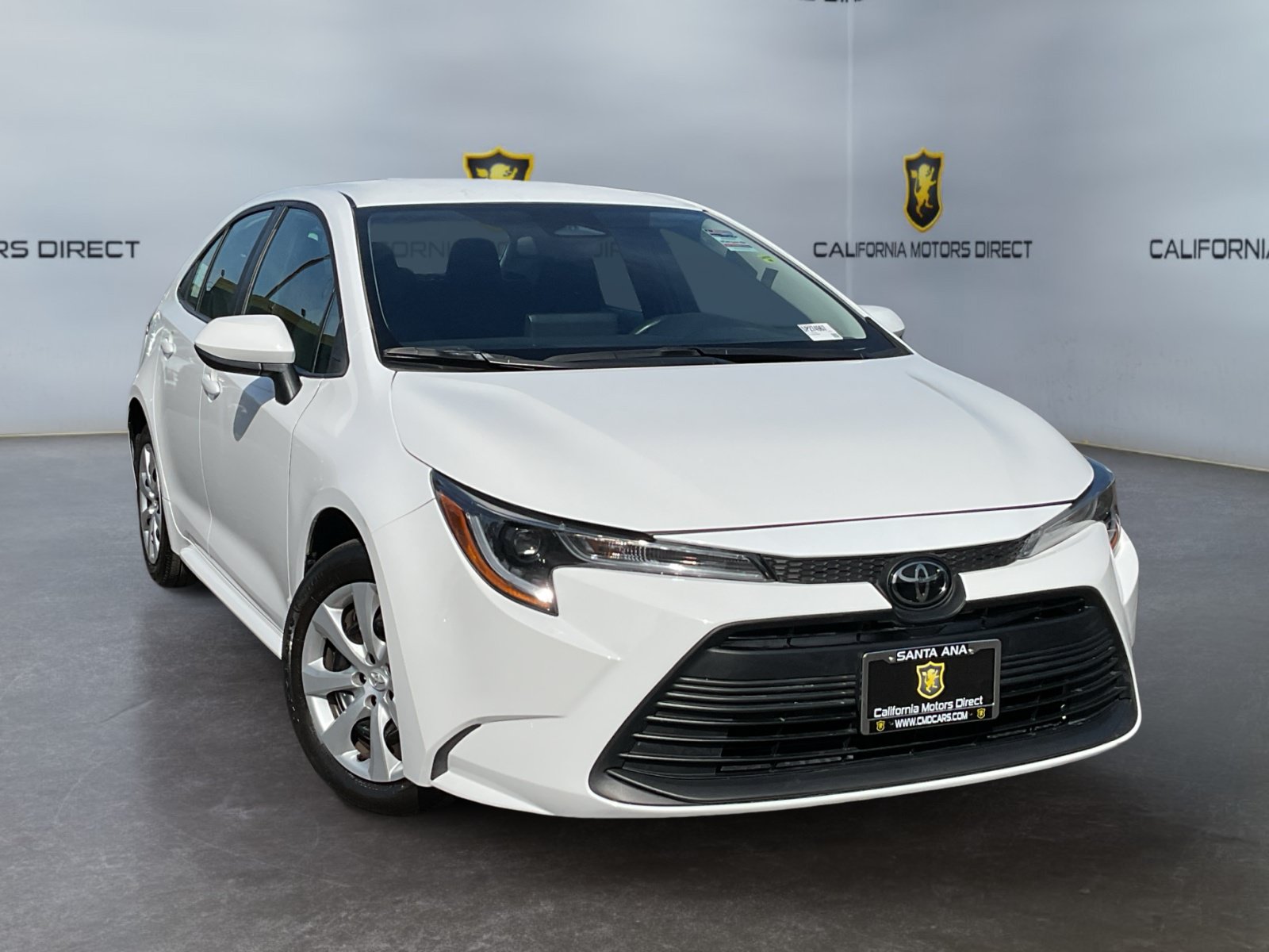 Used 2025 Toyota Corolla LE FWD image 3