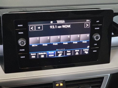 New 2026 Volkswagen Taos SE image 8