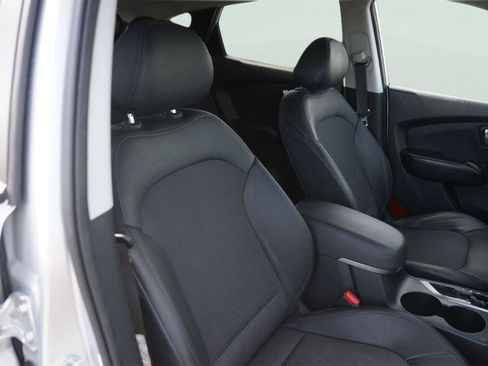 Used 2011 Hyundai Tucson GLS FWD image 19