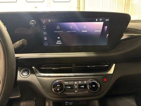 Used 2025 Buick Envista Preferred FWD image 19