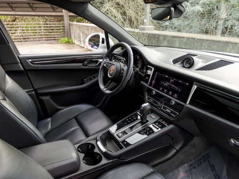 Certified 2023 Porsche Macan image 51
