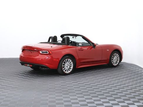 Used 2017 FIAT 124 Spider Classica RWD image 9