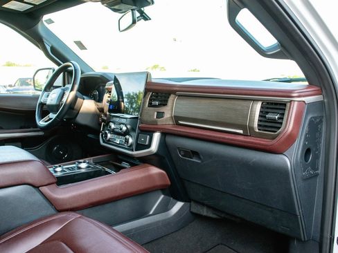 Used 2024 Ford Expedition Limited image 35