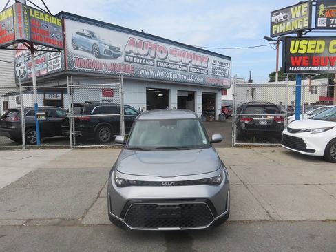 Used 2023 Kia Soul LX w/ LX Technology Package FWD image 6