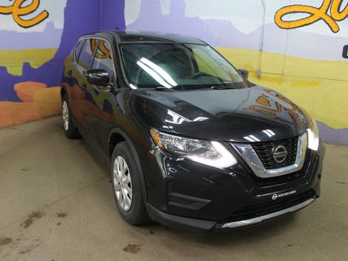 Used 2018 Nissan Rogue S FWD image 2