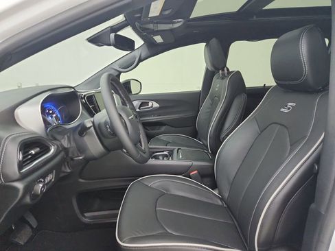 New 2026 Chrysler Pacifica Limited image 19